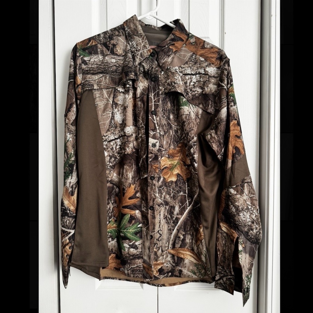 Magellan Outdoors NWOT Realtree Edge Button Down Shirt